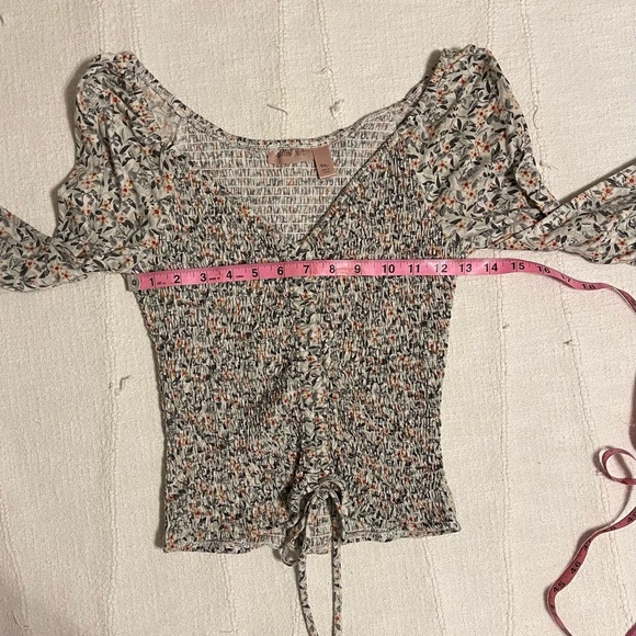 Long Sleeve Floral Multicolor Willow & Root BKE V Neck Top - Picture 4 of 7